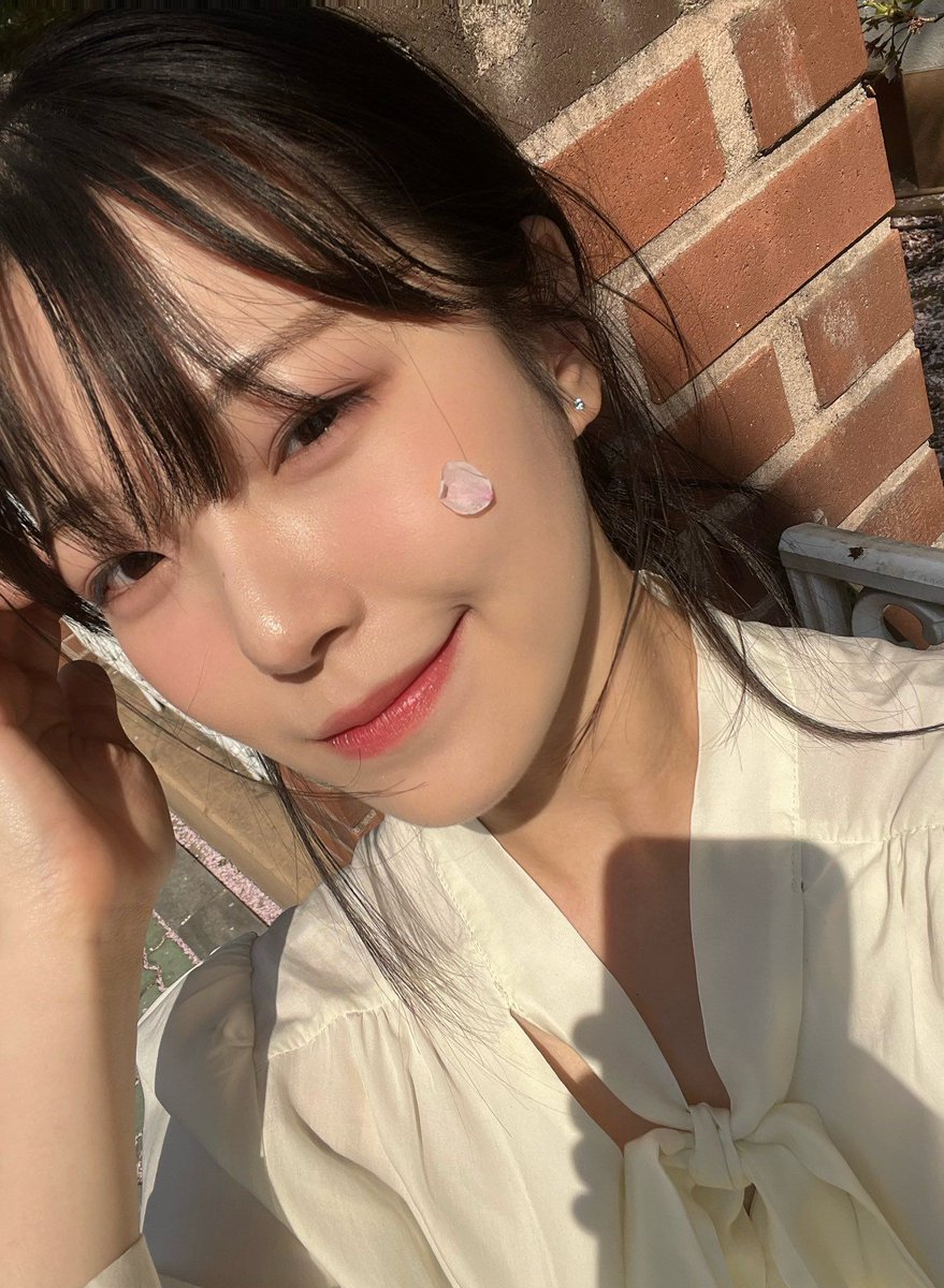 bbuvty's tweet photo. // untuk kakak-kakak yang merayakan juga, selamat lebaran ! (❁´◡`❁)
semoga semua kebaikan yang dilakukan selama sebulan ini jd berkah dan bisa ketemu lagi bulan baik di tahun depan !!  

Selamat Lebaran semuaa ! 
sincerely, 
Jia 🤍 https://t.co/3Y88w5EGb1