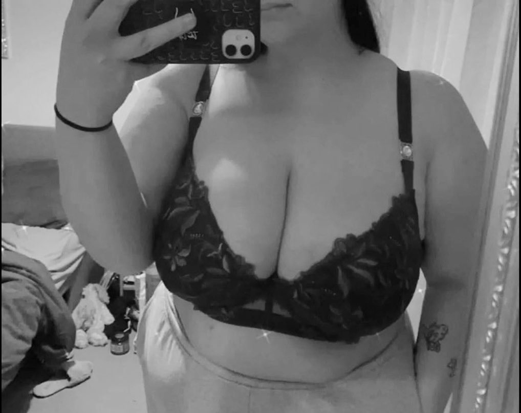 Wer möchte meine Bilder Video kaufen egal welcher Preis ihr zahlt ❤️ schick einfach Amazon Gutschein und es geht los ihr süßen ❤️🥰😘wo sind meine geilen ❤️