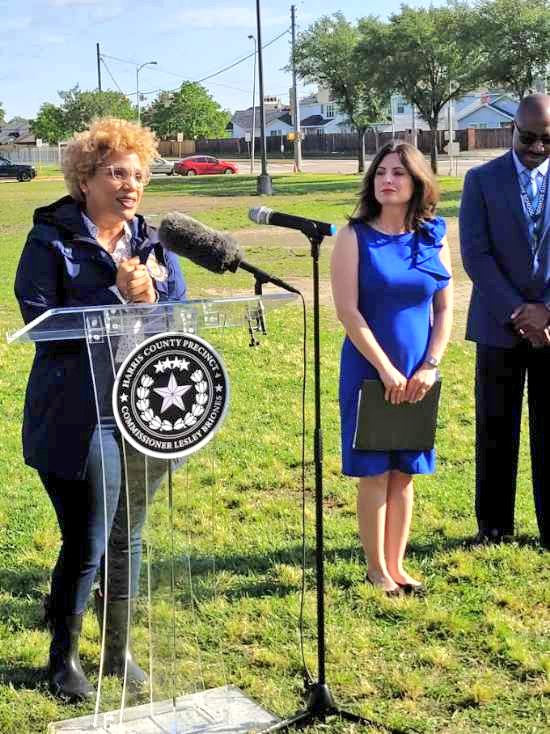 ThomasDTiffany's tweet photo. PRECINCT 4 + DISTRICT F  📣

Today, we announced $2M funding to plant 1,200 along 17 miles of roads.🌳

Did you know Alief is 10 degrees hotter in the summer than other neighborhoods?

Deep thanks to Alief ISD, Barbara Quattro, SN25 chair, and Precinct 4 for their support. https://t.co/iKXm1oTqZF