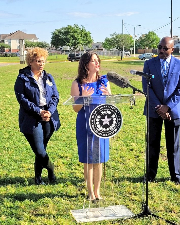 ThomasDTiffany's tweet photo. PRECINCT 4 + DISTRICT F  📣

Today, we announced $2M funding to plant 1,200 along 17 miles of roads.🌳

Did you know Alief is 10 degrees hotter in the summer than other neighborhoods?

Deep thanks to Alief ISD, Barbara Quattro, SN25 chair, and Precinct 4 for their support. https://t.co/iKXm1oTqZF