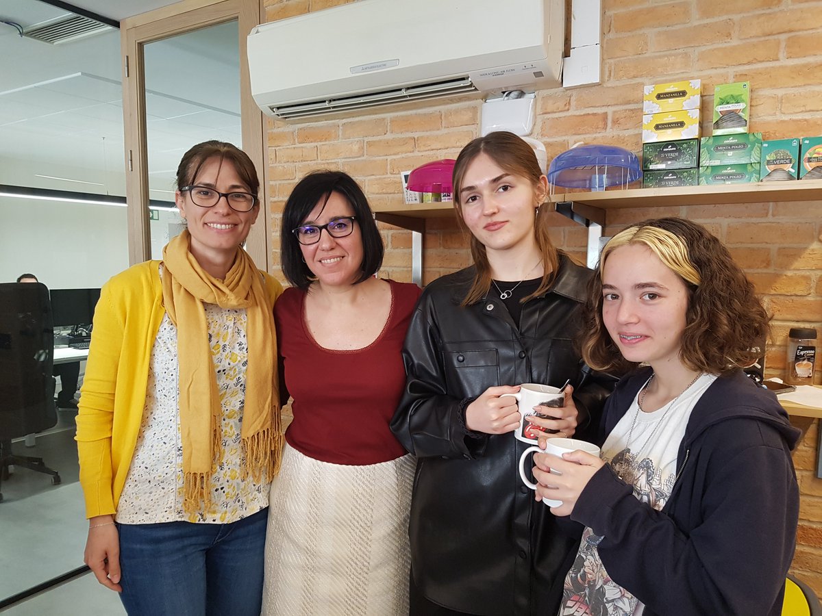 Sesión de trabajo, en la sede de <a href="/prodevelop/">Prodevelop</a>, para el desafío Steam Challenge VLC  #DESVA2023,  con alumnas de 1ero Bachillerato  del 
<a href="/IesFSL/">IES Font de Sant Lluís</a> y nuestra dinamizadora Tes. Hoy han experimentado en primera persona el ambiente de trabajo en una empresa TIC #fol