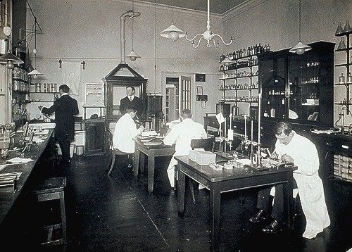 royalmarsdenNHS's tweet photo. 'Now gentlemen, I want to found a hospital for the treatment of cancer, and the study of the disease, for at the present time we know absolutely nothing about it’ Dr Marsden, 1851.

Today, The Royal Marsden and @ICR_London are ranked in the top five cancer centres in the world 🙌 https://t.co/BHDTMtvRYj