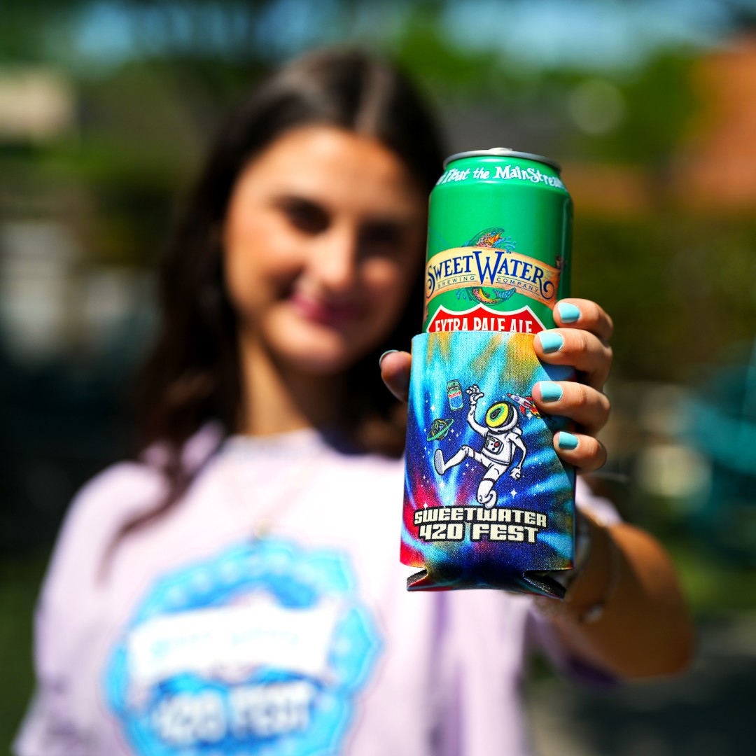 tilray's tweet photo. 🚨 Attention @SweetWaterbrew fans! 🚨 All new @420fest merch is available online to stock up before the weekend.
Or swing by our merch tent this weekend to score this limited-time-only swag.
#SW420Fest #Sweetwater420Fest #420FestATL $TLRY https://t.co/nrXQDDMFc8