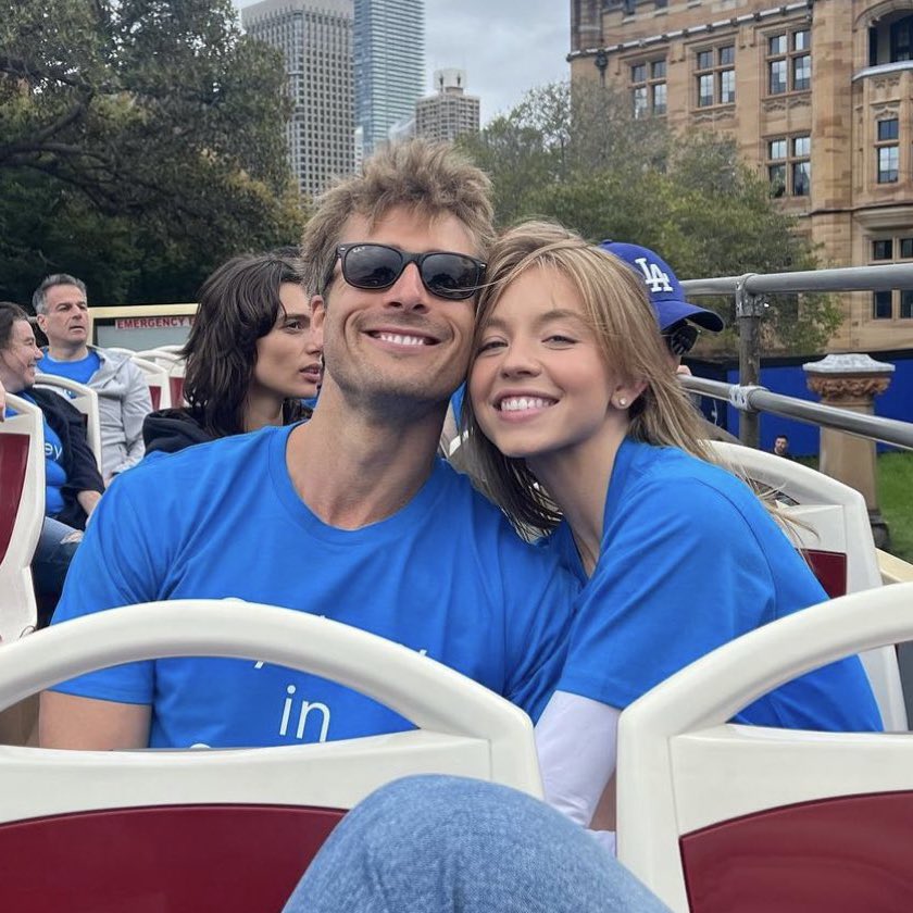FilmUpdates's tweet photo. Filming has wrapped on the upcoming untitled rom-com starring Glen Powell and Sydney Sweeney from ‘EASY A’ director Will Gluck. https://t.co/H5I9mbhMxd