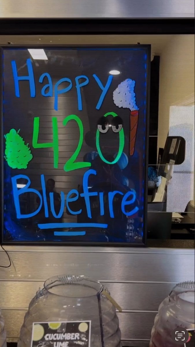 darlingvero's tweet photo. Support your budtenders 🫶🏽💚 #happy420 #cannabisindustry #stiiizynation #latepost https://t.co/jvad0CIz2a