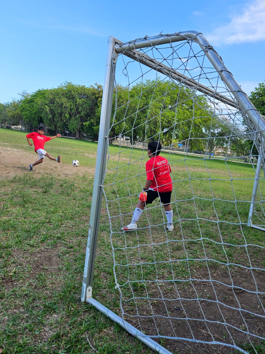 officialfccusa's tweet image. Our after-school program teaches life skills like teamwork, communication, and leadership through the power of soccer. This week, we focused on ball control and shooting while emphasizing respect and supportive teammates.⚽️🌟 #AfterSchoolProgram #BuildingCharacter