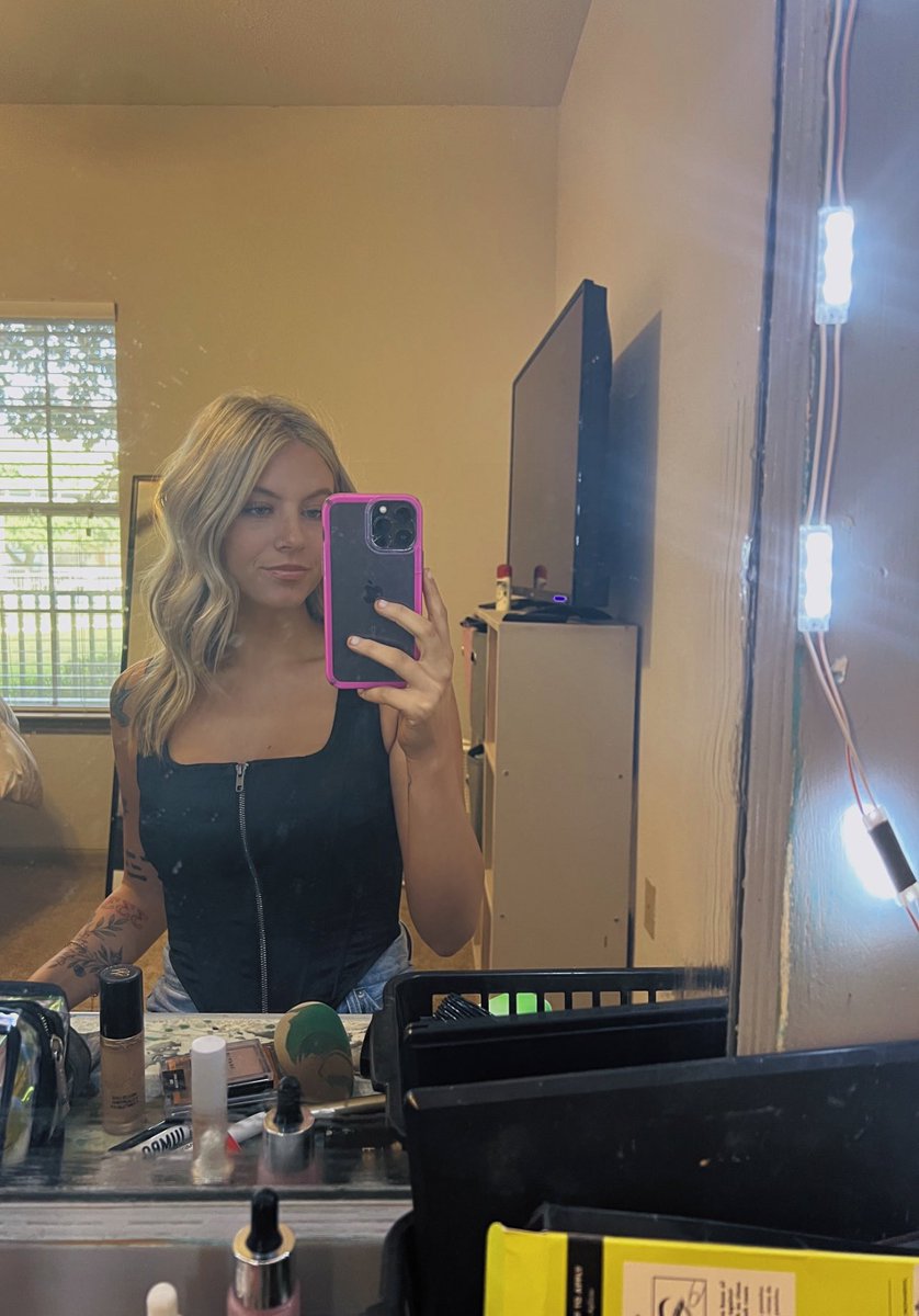 summer faye tweet media