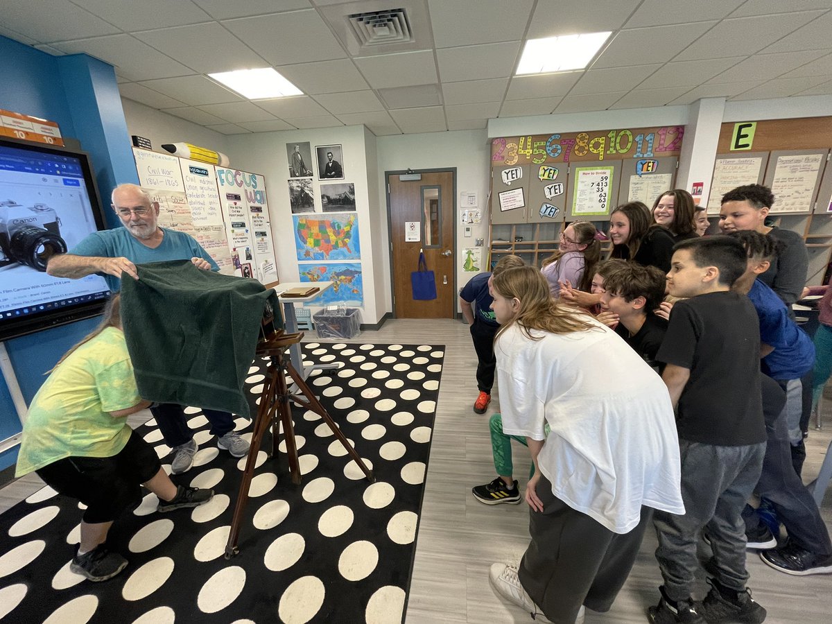 We are studying the Civil War and were lucky enough to have Mrs. Fero’s dad come in and share his camera from that time period with us! #GoMinoa