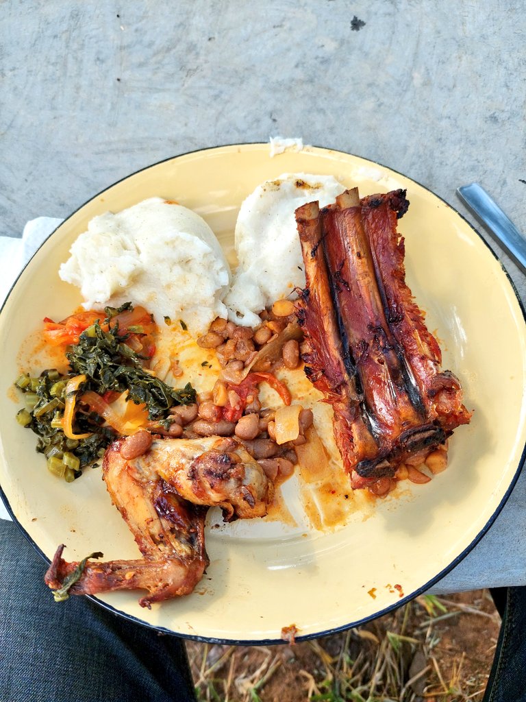 Sarutheone's tweet photo. 1,2 Tasting.... & its a smash hit π
Hosting an Invitational BBQ next week at a secret location in the Bvumba overlooking Mozambique If you'd like accommodation and/or transfers let me know. The drill is the same reply this or DM... #FlavoursOfTheRegions Tour
#ThisisZimbabweBaby https://t.co/z8IESFZEj4