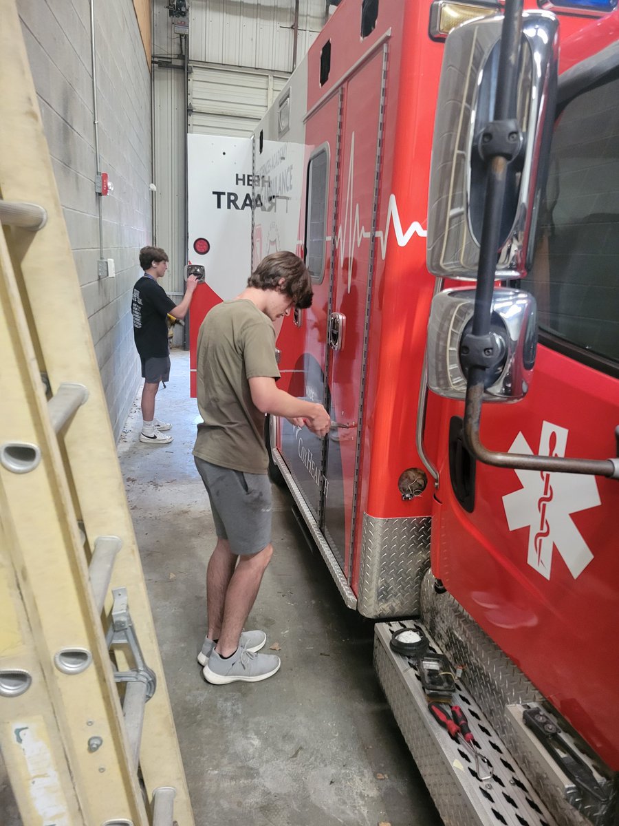 drjbrownfield's tweet photo. Mr. Ulrich's auto tech class putting the lights back on our Health Sciences training ambulance. Planning on having it at our storm shelter and indoor facility groundbreaking today. https://t.co/qTVdRQXUeC