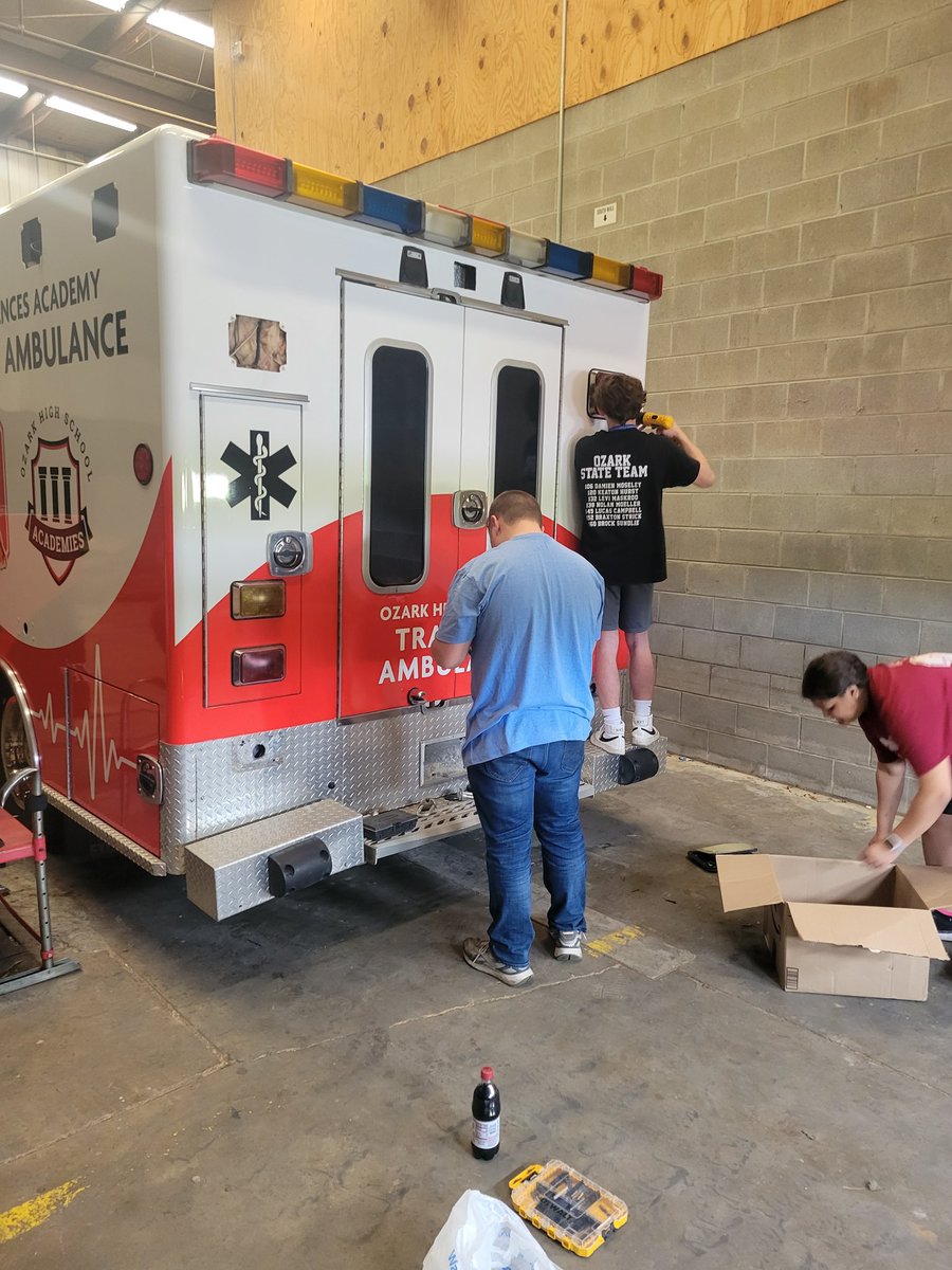 drjbrownfield's tweet photo. Mr. Ulrich's auto tech class putting the lights back on our Health Sciences training ambulance. Planning on having it at our storm shelter and indoor facility groundbreaking today. https://t.co/qTVdRQXUeC