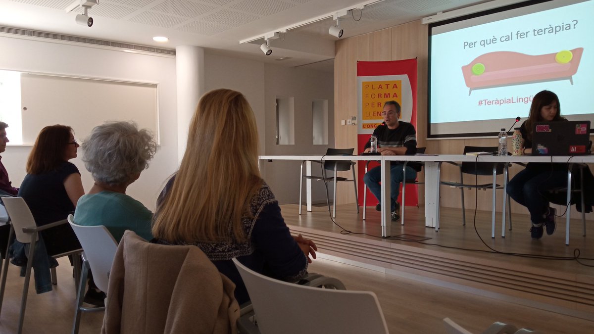 llenguacat_CAT's tweet photo. 👩‍⚕️ Avui fem teràpia lingüística amb la @mirmalloret a la @bibcerdanyola. Tot un èxit!

📢 Impulsem el català cada dia amb la #SetmanapelCatalà.

Més a 👉 https://t.co/U037CsuceQ https://t.co/E9xgQkuYDX
