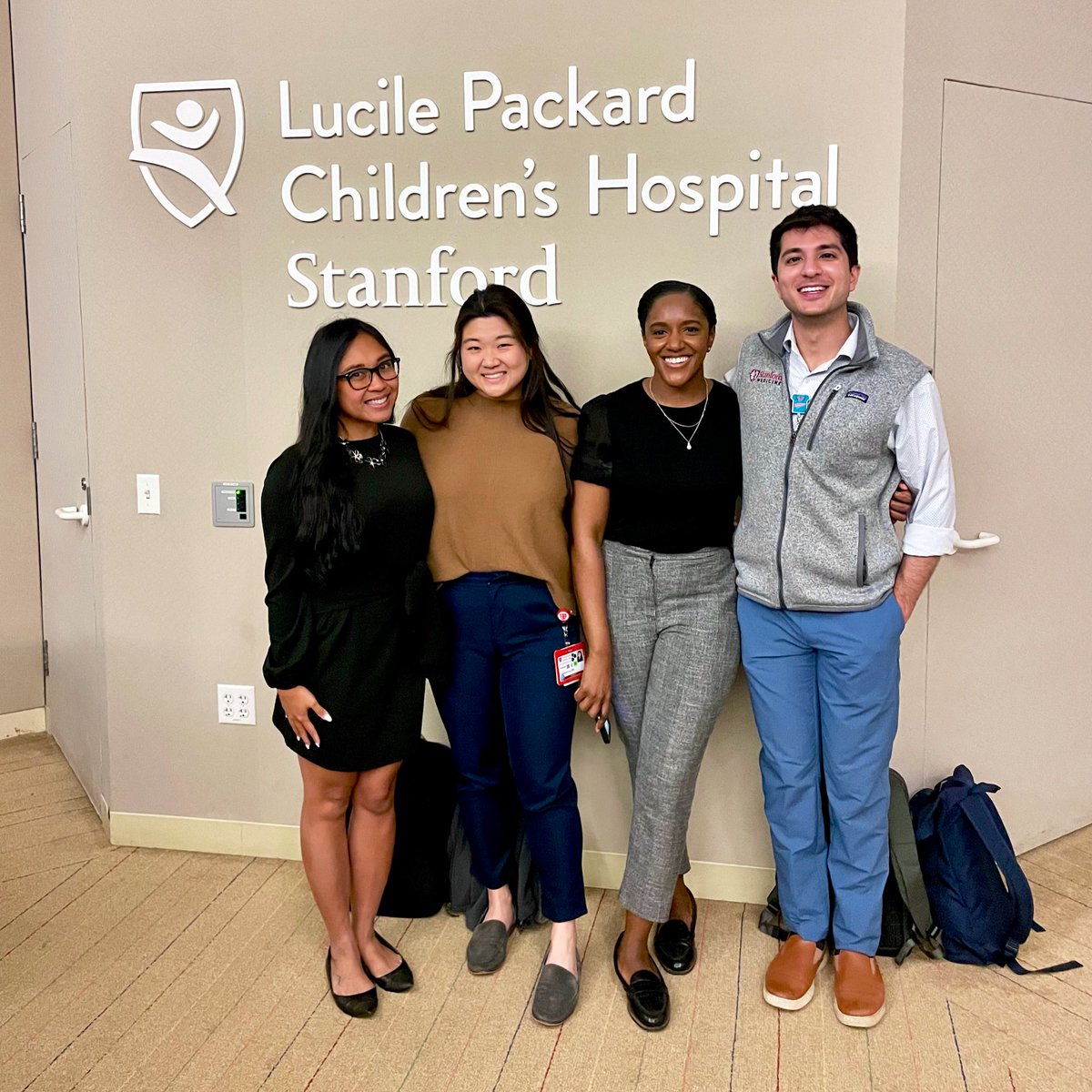 Should medical residency interviews continue being virtual or go back to in person? Definitely a hot topic in #MedEd & we got to debate this live during the @StanfordPeds Grand Rounds! Thank you @LPCHPedsChiefs for giving us the opportunity 🥰🙏🏽