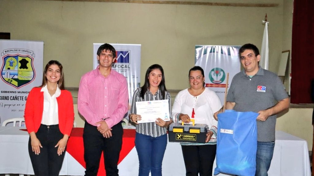 mongelospy's tweet photo. La Ciudad de Carapegua se Forma con el @Sinafocal 🇵🇾

👩‍🎓👨🏻‍🎓 225 egresados de diferentes cursos de formación profesional 

Brindando así oportunidades de mejoramiento de la calidad de vida de sus familias ‼️ https://t.co/csaMrpxAK7