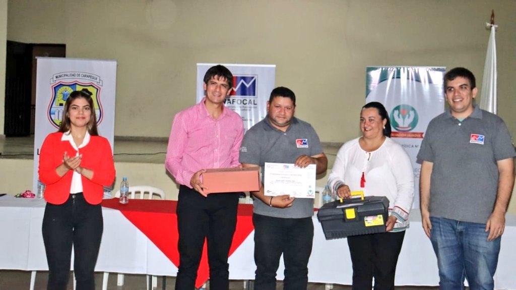 mongelospy's tweet photo. La Ciudad de Carapegua se Forma con el @Sinafocal 🇵🇾

👩‍🎓👨🏻‍🎓 225 egresados de diferentes cursos de formación profesional 

Brindando así oportunidades de mejoramiento de la calidad de vida de sus familias ‼️ https://t.co/csaMrpxAK7