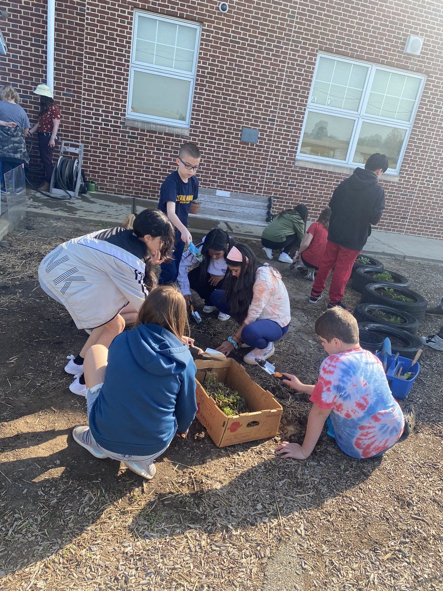 hannahbteacher's tweet photo. We had an awesome time working in our garden today!! We did some weeding and watering, and I Was quite impressed with the work ethic and technique of these students!! So much fun!🌞🌻🌸🌳🪴🌷🌈☀️ https://t.co/tzGYzzn9vo
