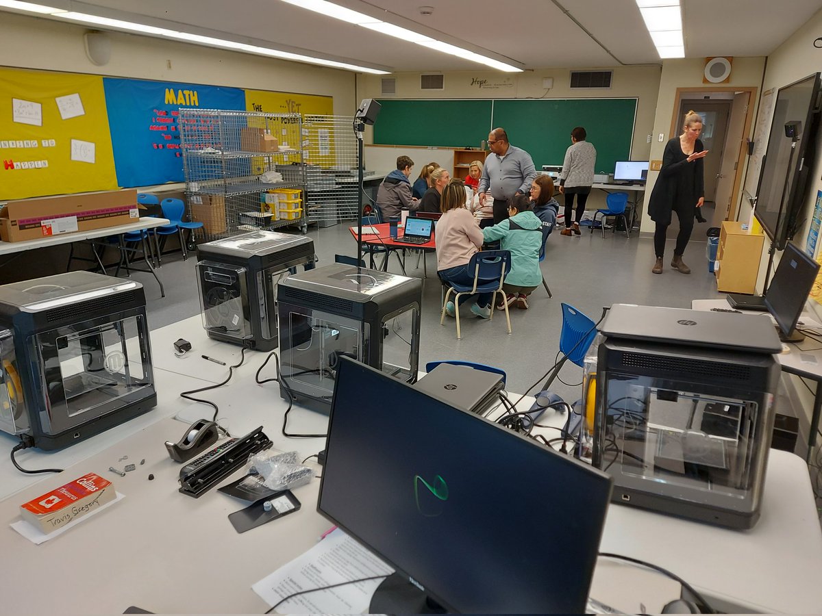 GeoffreyBisho10's tweet image. PLF @ChristianFMPSD where we are learning all about the incredible technology that our staff and students utilize. 3D printers &amp;amp; scanners, virtual &amp;amp; augmented reality, design programs, &amp;amp; making t-shirts! Thanks @alisyed4rmwb &amp;amp; @facing_uWT for sharing your expertise! @FMPSD