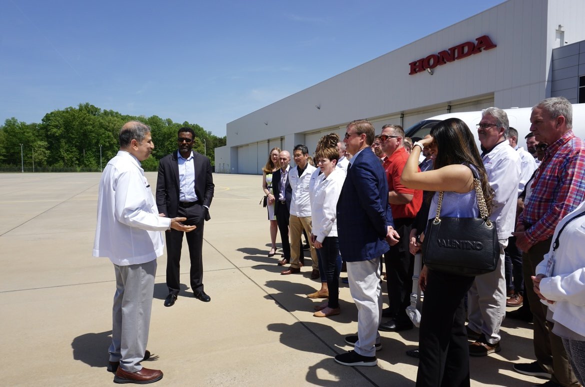 GoJetIt_'s tweet image. Yesterday, we celebrated the delivery of two more HondaJet Elite II aircraft. Since our partnership with Honda, Jet It has spent over $250 million dollars for our HondaJet fleet. With our continued growth and innovation, we are excited about where we will soar next. #GoJetIt