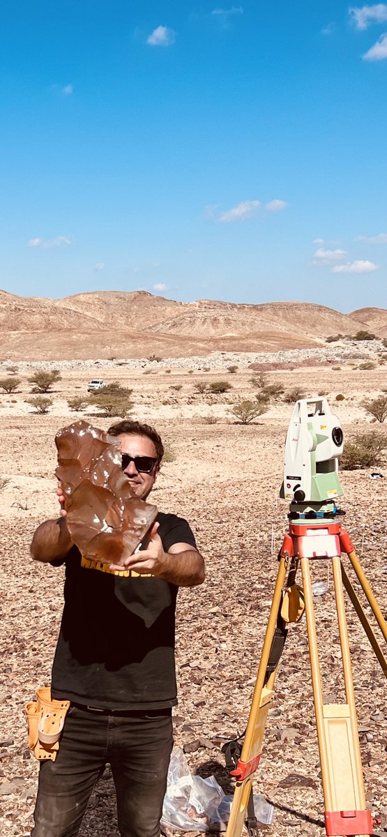 OmanPaleolithic's tweet photo. A large flake core from #Al-Maโmur-1 site, Oman. #FindFriday https://t.co/kkxAU52Rq2