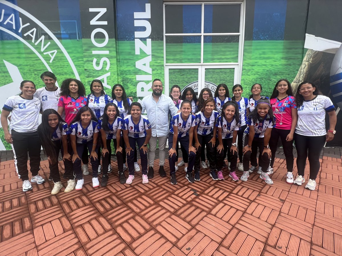 Oneill13P's tweet photo. Bienvenidas al equipo Merideño femenino de la ULA  hoy visita nuestro complejo @CiudadMineros  que mañana jugarán la gran final de la liga de Desarrollo Conmebol  Evolución
#evolucionesconmebol ✅🧤⚽️🥅🏟️ https://t.co/XqPBDXrcM9