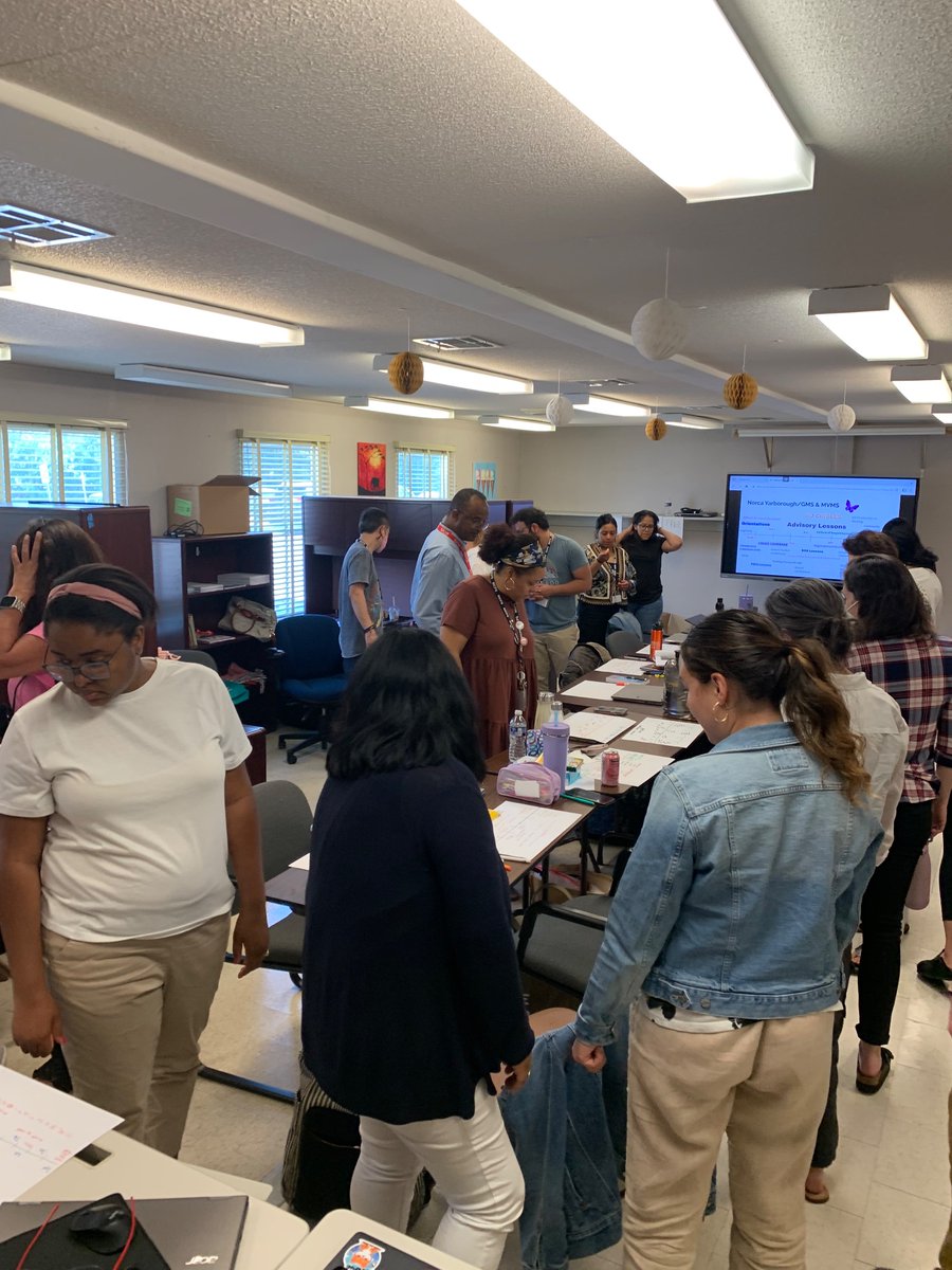 IAEMCPS's tweet photo. ETC Gallery Walk! Sharing, engaging and creating cognitive connection to the work of supporting students and staff! Great Activity! https://t.co/3hS9u4U1Iy
