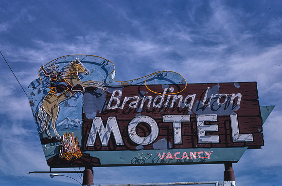Branding Iron Motel &amp; this fabulous neon sign are long gone from Route 66 in Flagstaff. The motel and cafe were across from a Holiday Inn that later was rebranded as a Days Inn &amp; last year was upgraded to the High Country Motor Lodge (John Margolies photo) ontheroadarizona.com/flagstaff66.ht…