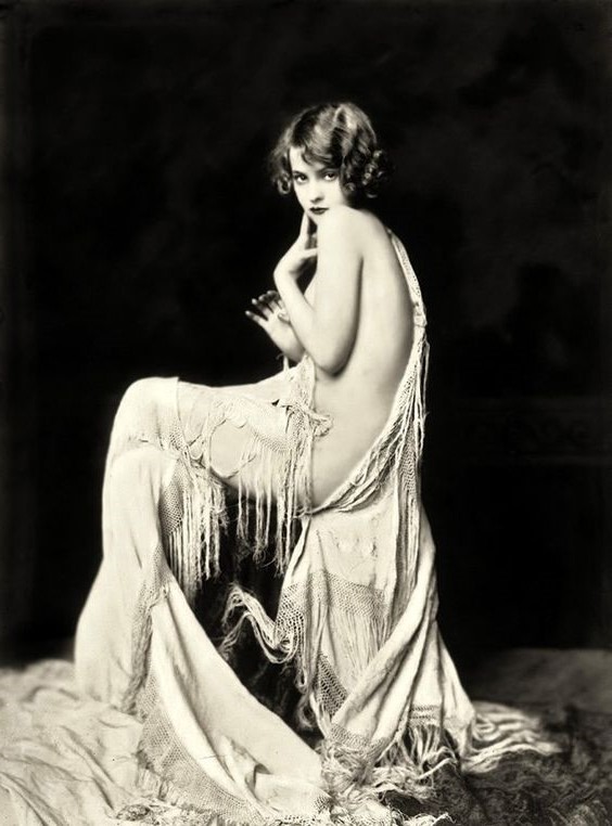 📸 Anna Buckley

Check out more Ziegfeld Follies Showgirls - Vintage Glamour Photography 
- 24 Photo Trading Cards Set 

Available Now to Order Here: etsy.me/38VDCkx 

#ClassicPics #ClassicFilms #MovieLegends #EtsyDeals #Vintage