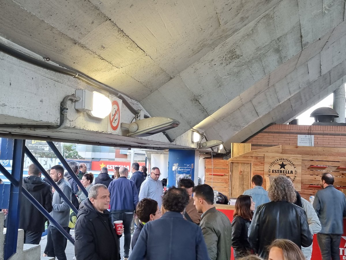 Bon ambient a l'acte final al Nou Sardenya. Gràcies per viure junts el <a href="/CEEuropa/">Club Esportiu Europa</a> que batega!