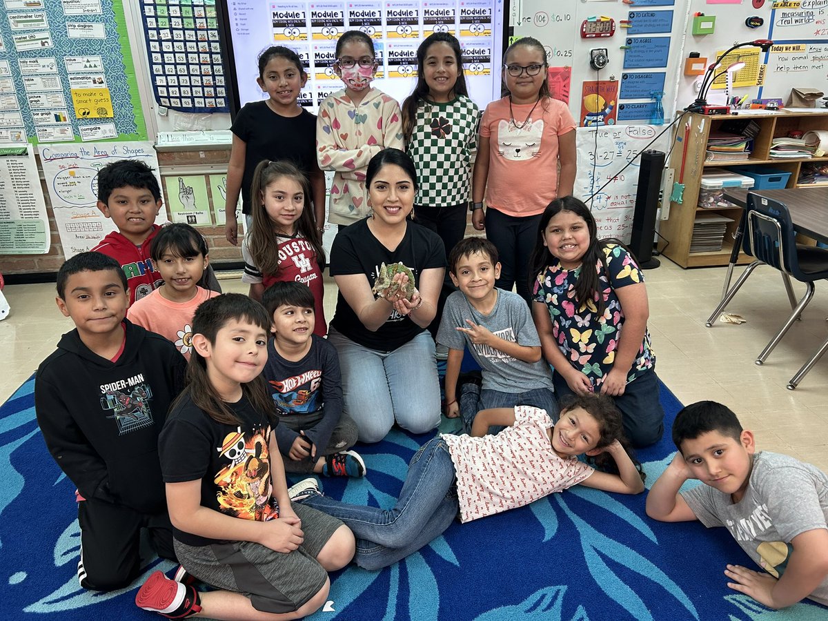 KarenAnai8's tweet image. A few weeks ago, we learned about animal classifications and their habitats. 

Thank you @GarzaIrla, for allowing us to meet Oscar, the chameleon 💚

@WorshamES_AISD #AldineConnected #AceLevelUp #WorshamGlows