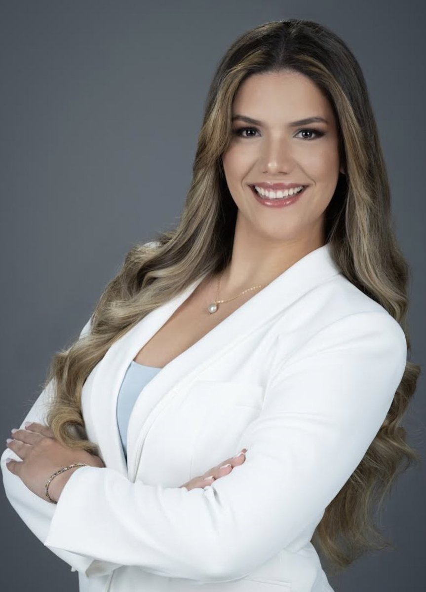 Hi #MedTwitter ✌🏼I’m Bianca Meléndez, rising #MS4 at <a href="/uccaribe/">UCC</a> (LCME) applying to #Physiatry this #Match2024 

~Interested in Pain, Peds &amp; MSK
Striving to empower others in all aspects of life~

Excited to connect with fellow colleagues and mentors! 
#PMR #LatinasInMedicine