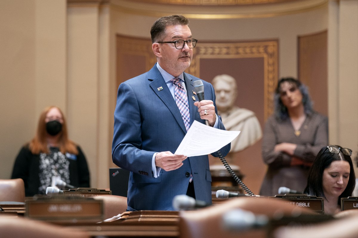 MnSenateMedia's tweet image. Sen. Scott Dibble (D-Minneapolis) introduces HF 16, a bill that would prohibit conversion therapy. #mnleg youtube.com/watch?v=dhz4_T…