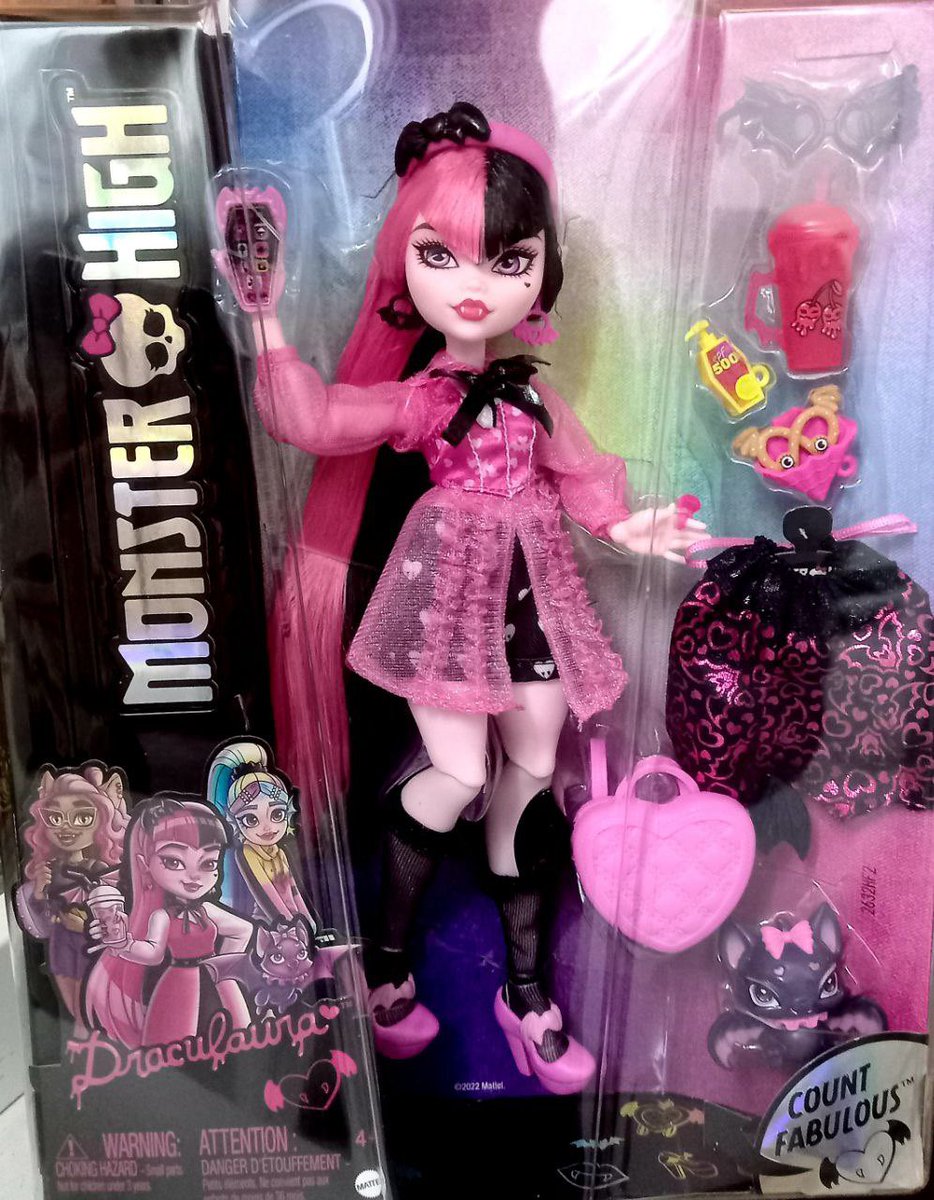 MHollymoon's tweet photo. Monster High G3. Well, not so bad. I think I'll give them a chance... 🤔

#monsterhigh #draculaura #mhdoll #mattel #mhg3 https://t.co/kOg7ygSDN4