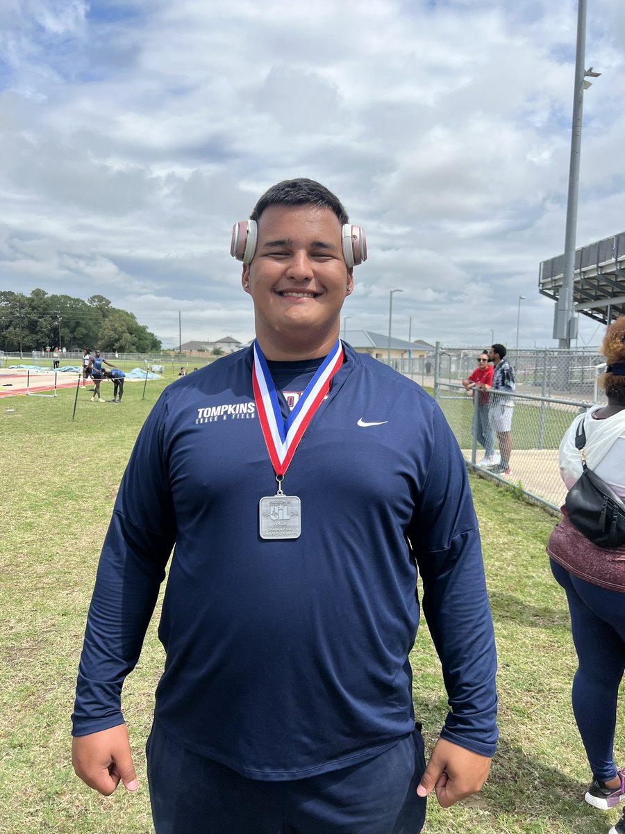Tompkins_TF's tweet photo. @PedroChagasDaS1 PR’s with a throw 56-1 finishing 2nd at the Area Championship! On to Regionals! @TXMileSplit @TompkinsHS @TTFCA @othsfalconfb @KatyTimesSports https://t.co/KJHIkQDsjS