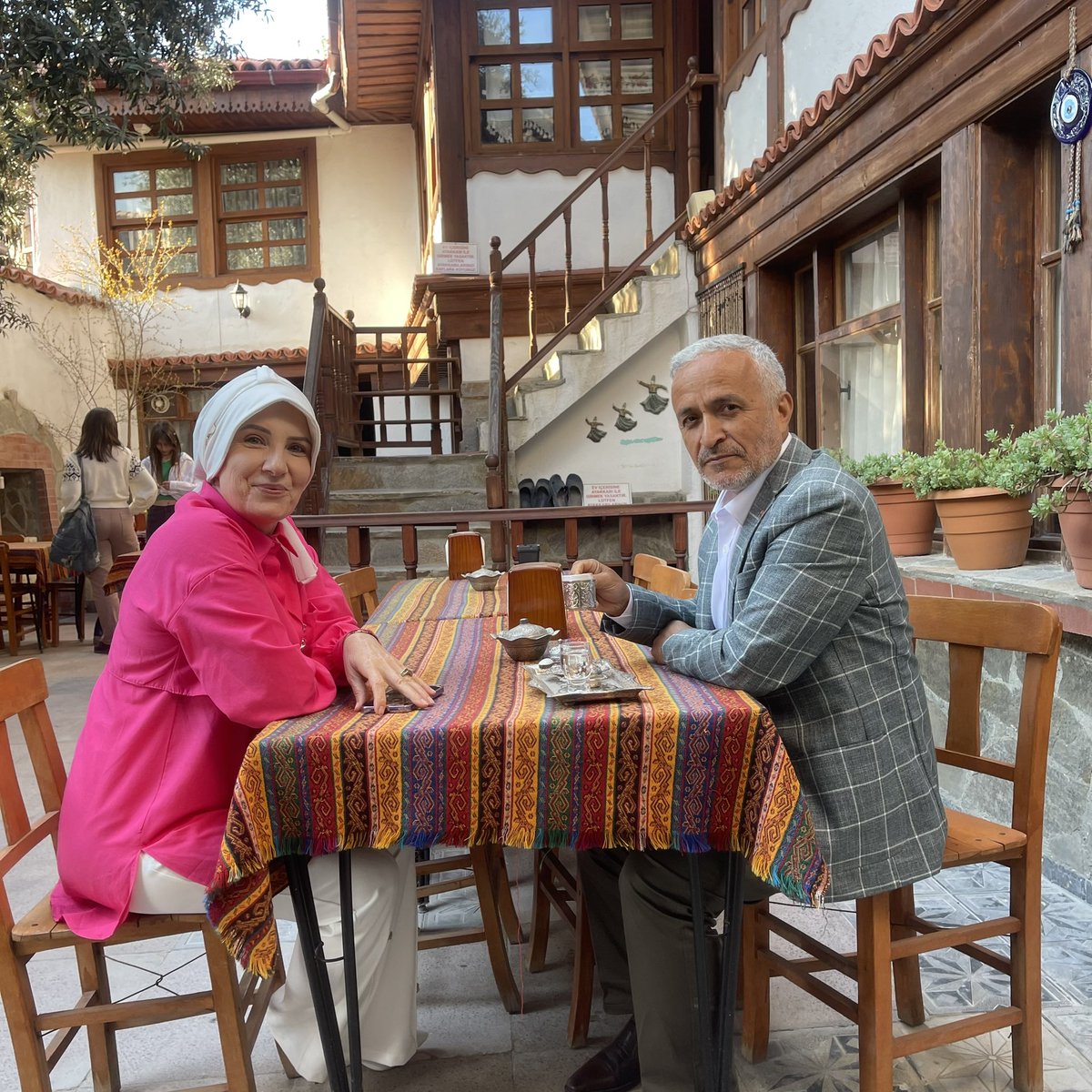 KulaSevdasi's tweet photo. Kula Zeytinli Konak’ta bayramın birinci gününde dostlara sohbet bir başka güzeldi. https://t.co/rlGhJHVrDs
