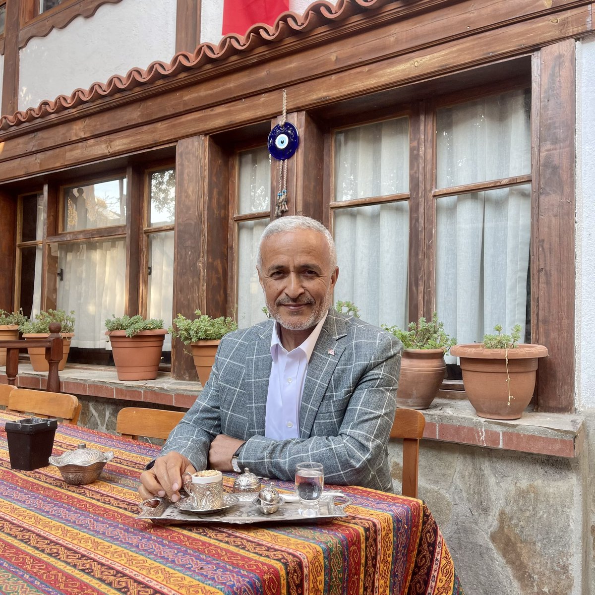 KulaSevdasi's tweet photo. Kula Zeytinli Konak’ta bayramın birinci gününde dostlara sohbet bir başka güzeldi. https://t.co/rlGhJHVrDs