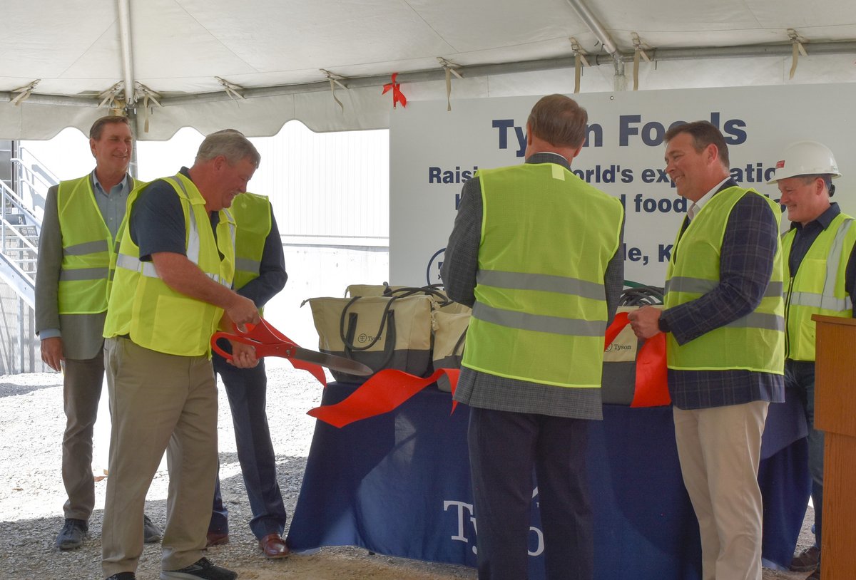 DanisBuilds's tweet photo. Phase 1 of the Cocktails Expansion & Renovation is now complete! Congratulations to the @TysonFoods Claryville Plant & our design partner, @HixsonInc. The ribbon cutting ceremony was a prefect celebration for all the hard work - now let production begin!
#DanisBuilds #FoodandBev https://t.co/nmEQCums12
