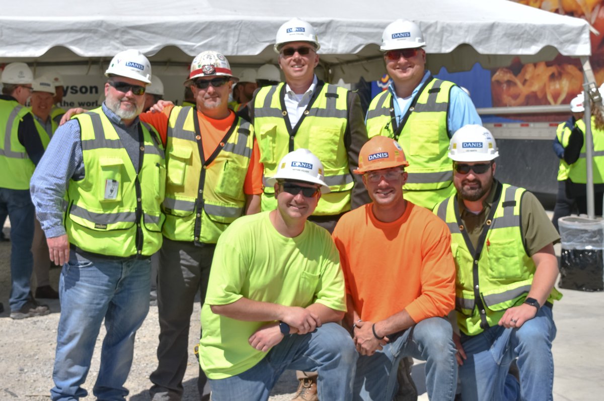 DanisBuilds's tweet photo. Phase 1 of the Cocktails Expansion & Renovation is now complete! Congratulations to the @TysonFoods Claryville Plant & our design partner, @HixsonInc. The ribbon cutting ceremony was a prefect celebration for all the hard work - now let production begin!
#DanisBuilds #FoodandBev https://t.co/nmEQCums12
