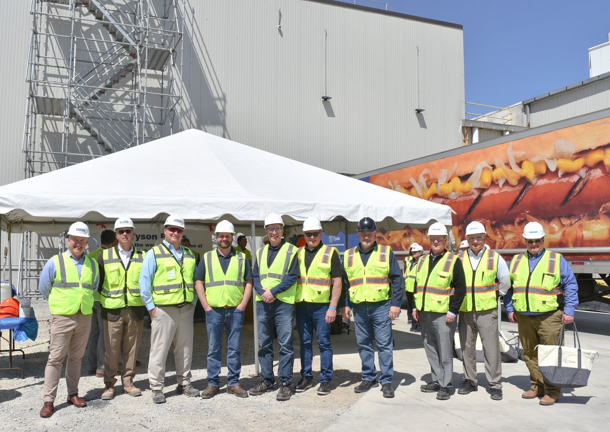 DanisBuilds's tweet photo. Phase 1 of the Cocktails Expansion & Renovation is now complete! Congratulations to the @TysonFoods Claryville Plant & our design partner, @HixsonInc. The ribbon cutting ceremony was a prefect celebration for all the hard work - now let production begin!
#DanisBuilds #FoodandBev https://t.co/nmEQCums12