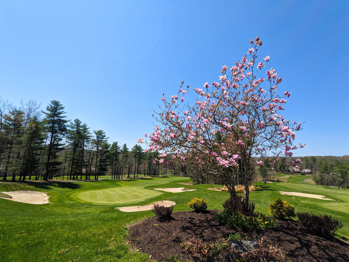 A perfect day to sneak away to the #golf course at @WoodlochSprings! #fridayfeeling #poconos #hawleyPA