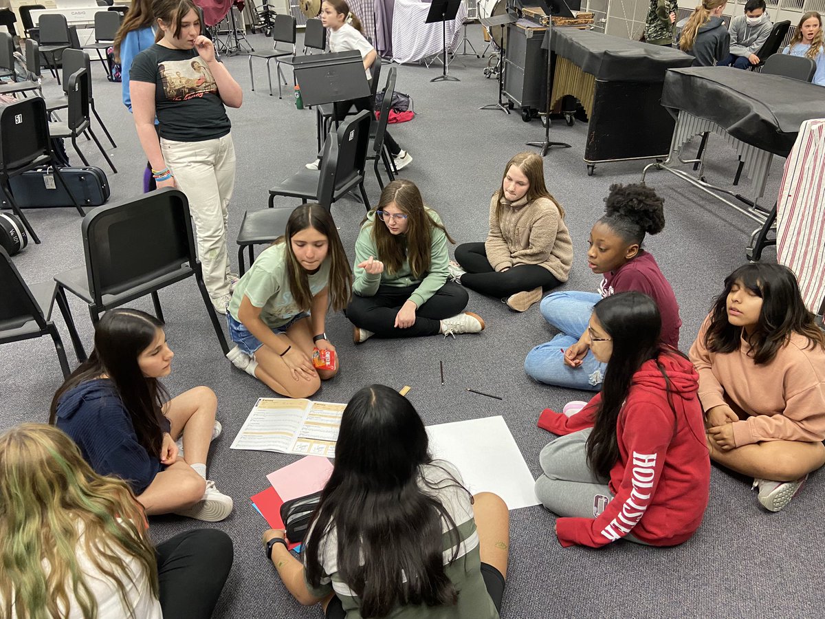 SC_orchestras's tweet photo. Gearing up for our annual LMS Orchestra Olympics! Team poster making! https://t.co/1h0lnkGLzl