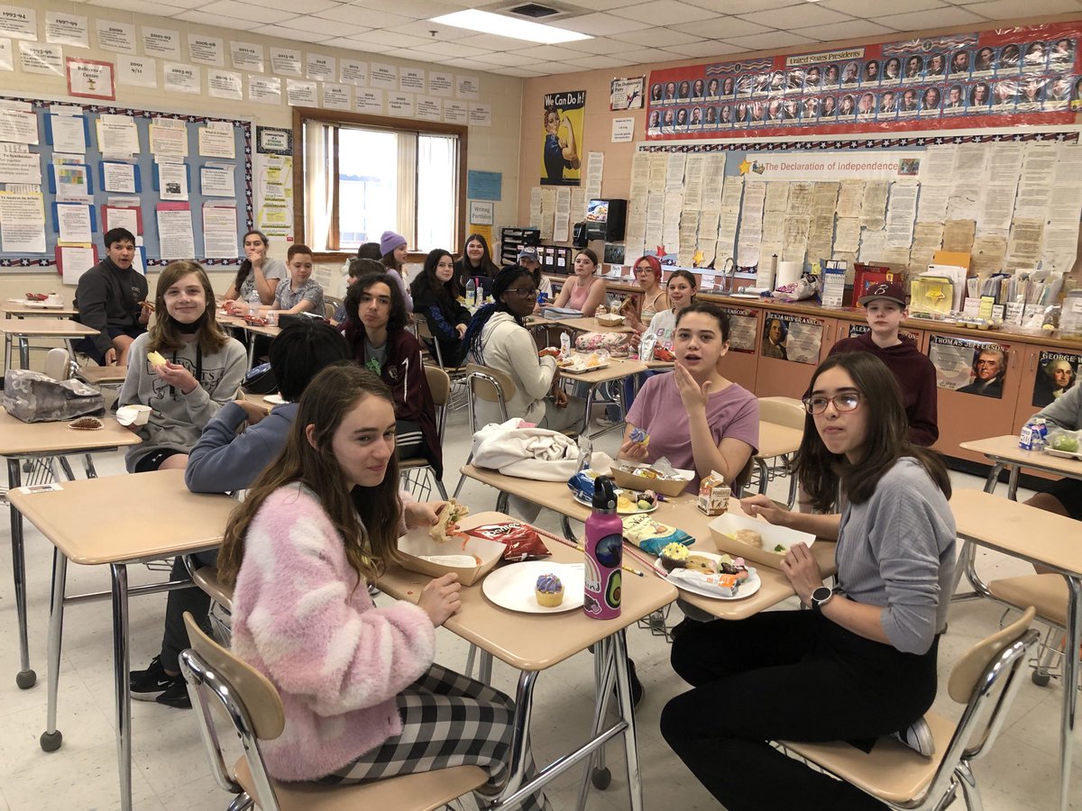 tierneybethel's tweet photo. Lunch today with 8A trimester 2 academic award winners! We are so proud of their work ethic!! ⁦@krisfauch⁩ ⁦@WatsonBryan7⁩ ⁦@taranovichj1⁩ ⁦@MsChiafari_BMS⁩ ⁦@djmurph4⁩ https://t.co/igr2thKoz8