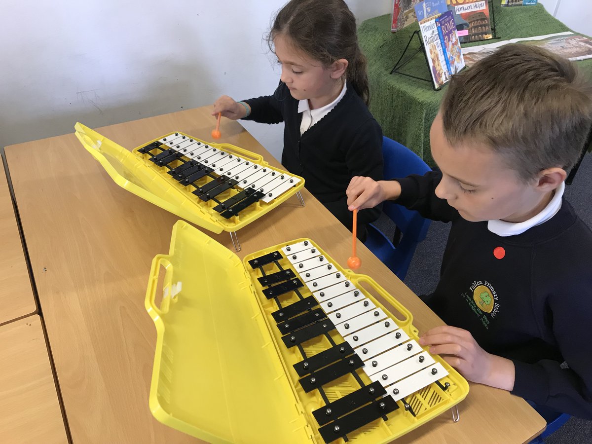 3MO had lots of fun playing the glockenspiel this afternoon 🎵🎶🐦‍