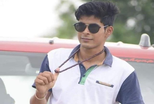 punjabkesari's tweet photo. VIDEO: 72 घंटे में पुलिस ने सुलझाई क्रिकेट खिलाड़ी की मौत की गुत्थी, नाबालिग प्रेमिका ने की चंदन की हत्या
https://t.co/V9jE5ot9sD

#BiharNews #BuxarNews #Murder #BuxarMurderCase #BuxarChandanMurderCase #BuxarSP #BiharPolice #LoveAffair #SPManishKumar https://t.co/okcjwtDQbn