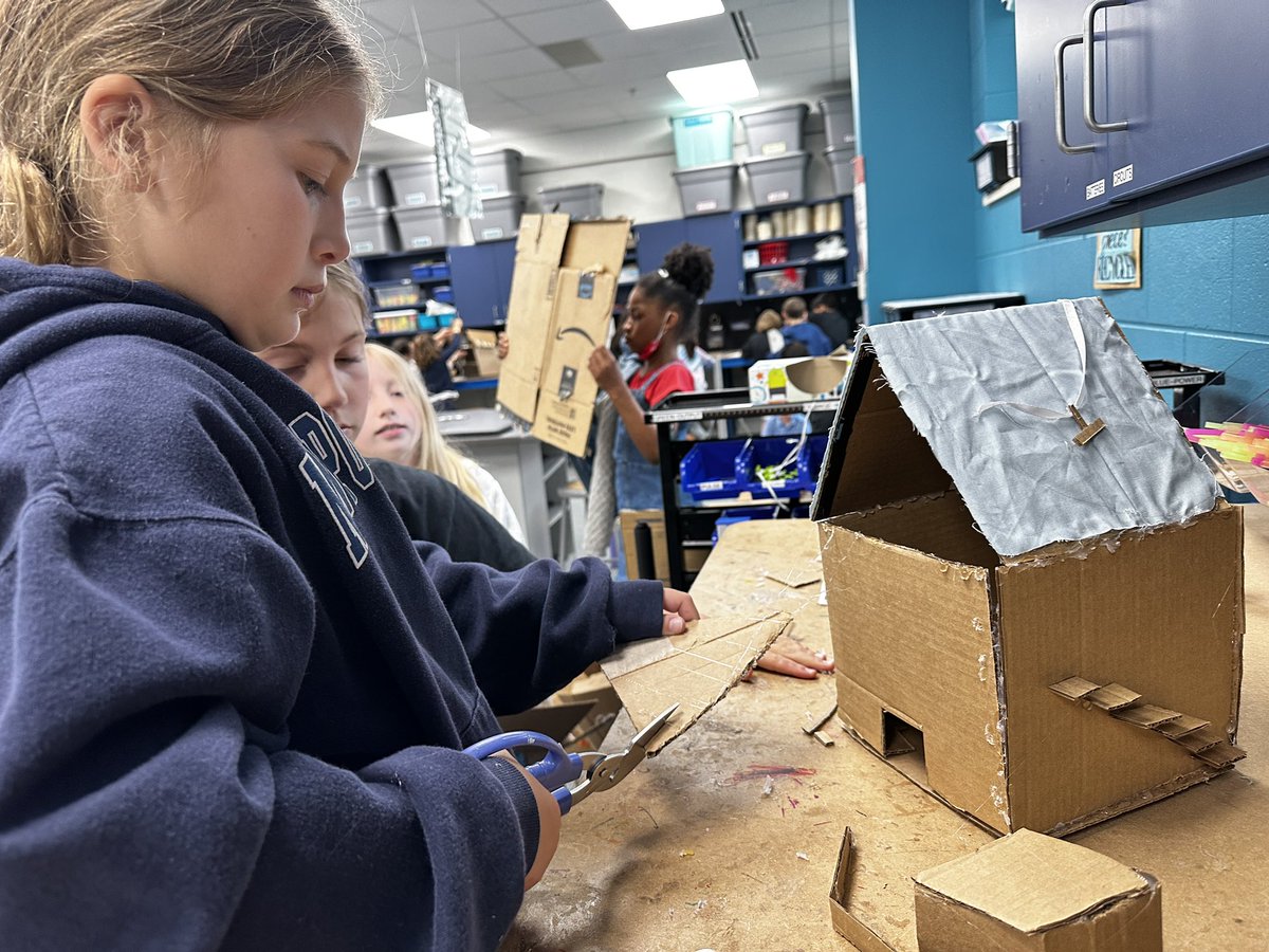 Students in 3Jones are using the design thinking process and 5 C’s to design and create their ultimate treehouses. #IHPromise #IHES_STEM #IHESiLab <a href="/IHElementary/">IHElementary</a> <a href="/spencerideas/">Dr. John Spencer</a>