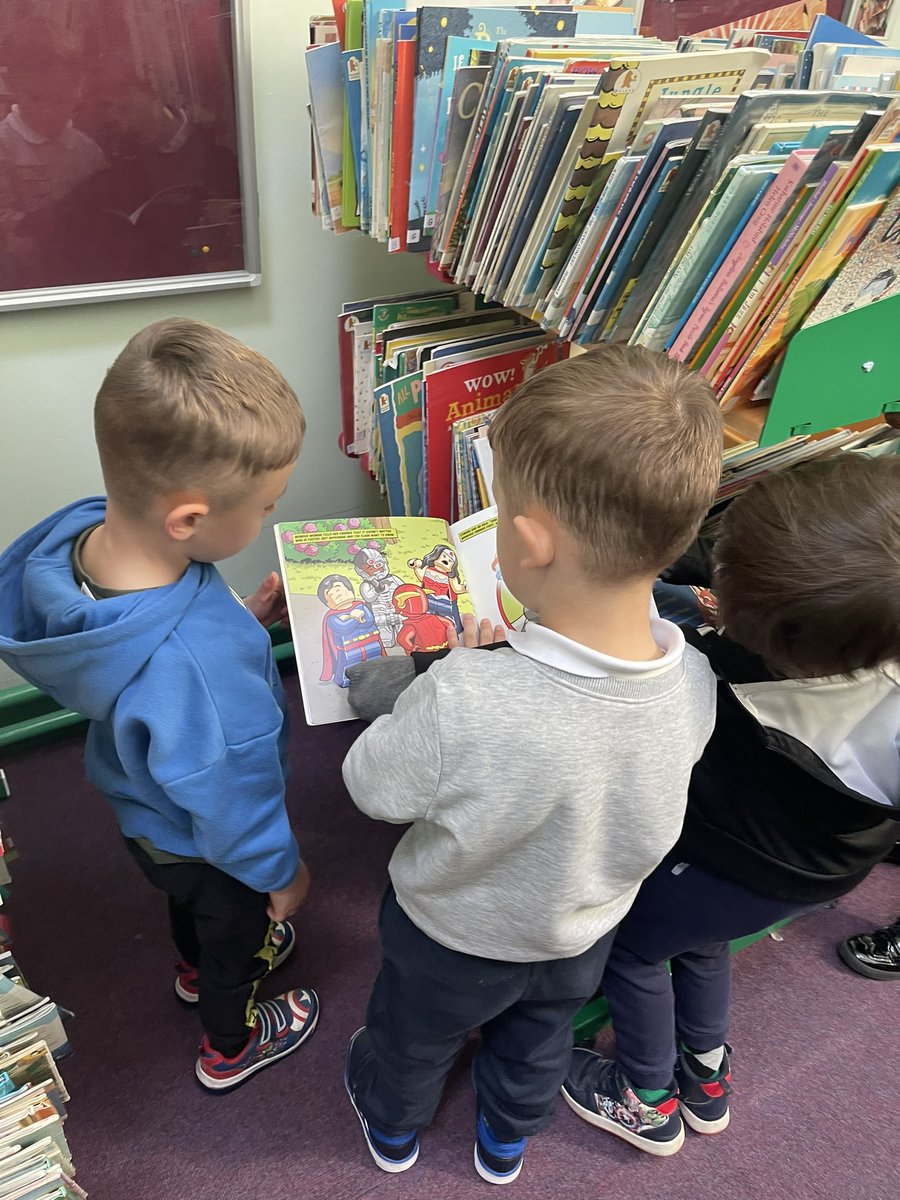 MissRoche2's tweet photo. We loved picking out books based on personal interest today in our school library! Some of the children wanted to learn more about dinosaurs, our new class topic. Very curious learners indeed! 🔎 🦕 🦖 📚 @woodside_school https://t.co/S5FtAG45kw