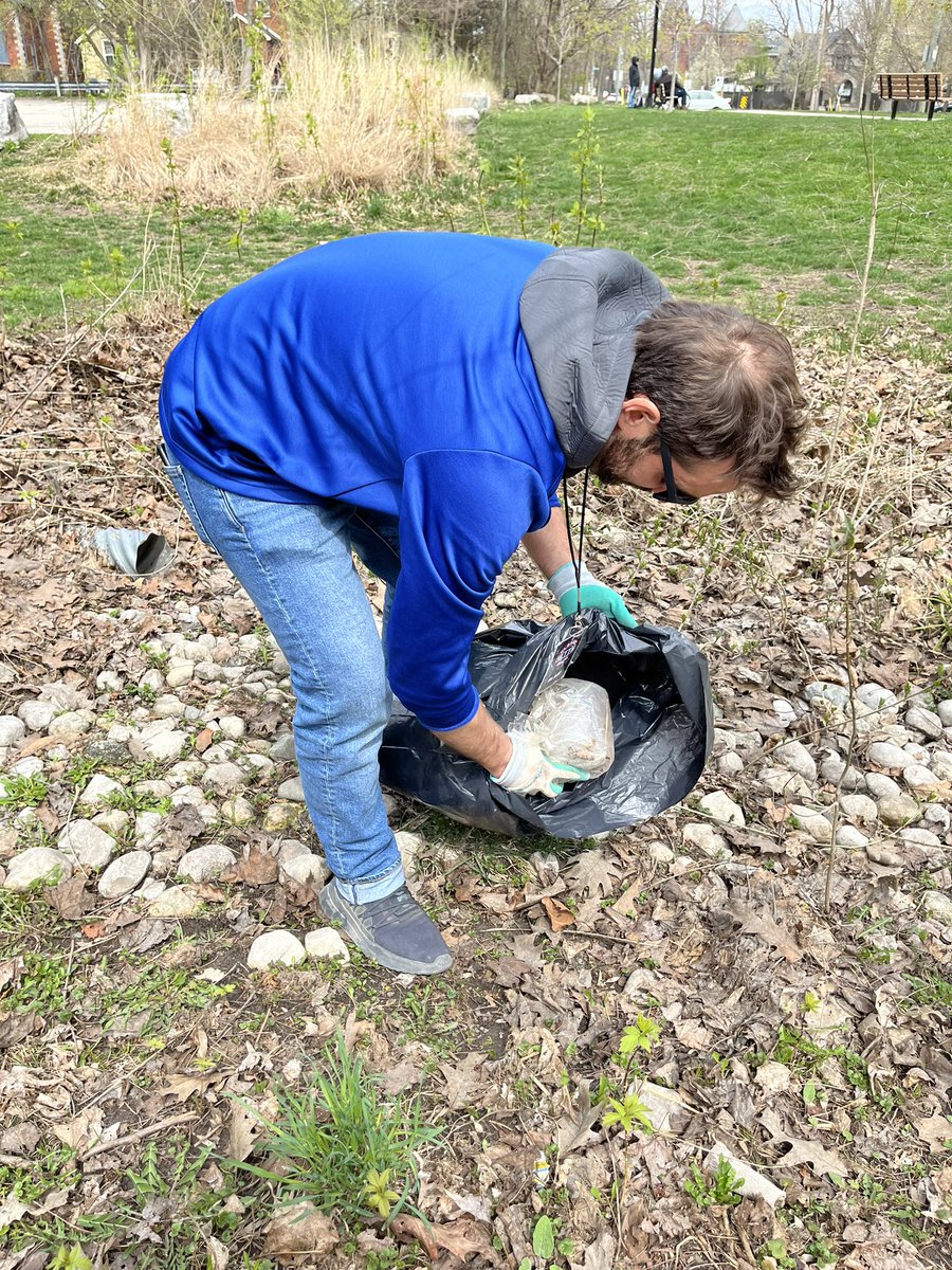 ClassicRock981's tweet photo. Weβre doing our part for the 20 minute makeover! Letβs clean up, London!
- @onair_blair & @RubinoRadio
@CityofLdnOnt
#519CleanGreen #LdnOnt https://t.co/OGpPqR3l8E