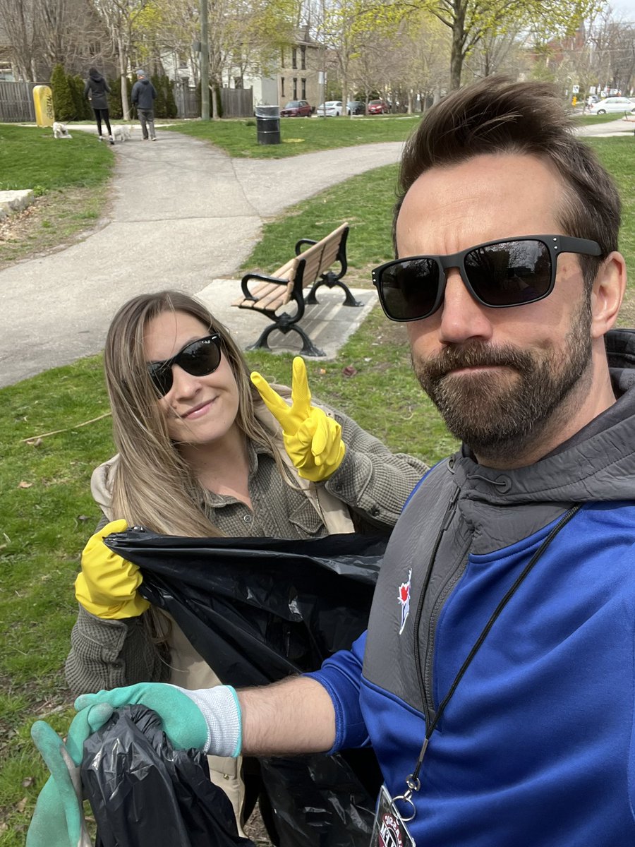 ClassicRock981's tweet photo. Weβre doing our part for the 20 minute makeover! Letβs clean up, London!
- @onair_blair & @RubinoRadio
@CityofLdnOnt
#519CleanGreen #LdnOnt https://t.co/OGpPqR3l8E