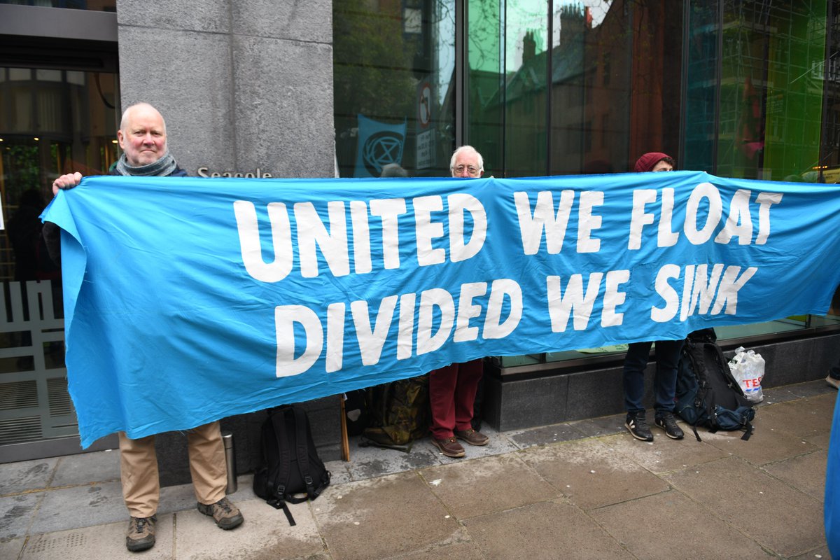 XRebellionUK's tweet photo. Day One of #TheBigOne - what a day!

Thousands of people, hundreds of peaceful actions. We've picketed government offices &amp; lobby groups, we've marched, held talks &amp; peoples assemblies as we #UniteToSurvive in peace &amp; love

See you tomorrow for #EarthDay https://t.co/TNYFM2gUek