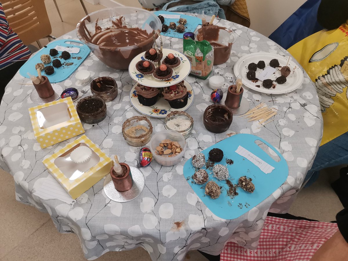 QuadrantLeisure's tweet image. Our MasterClass this month was all things chocolate, shot glasses with baileys, truffles, cookie cups.

Next adult masterclass is WOK N ROLL, on Fri 19 May.

Book online in advance for best prices.
bookwhen.com/quadrant#focus…

#pretendychef #cookingwithfamily #cookingworkshops