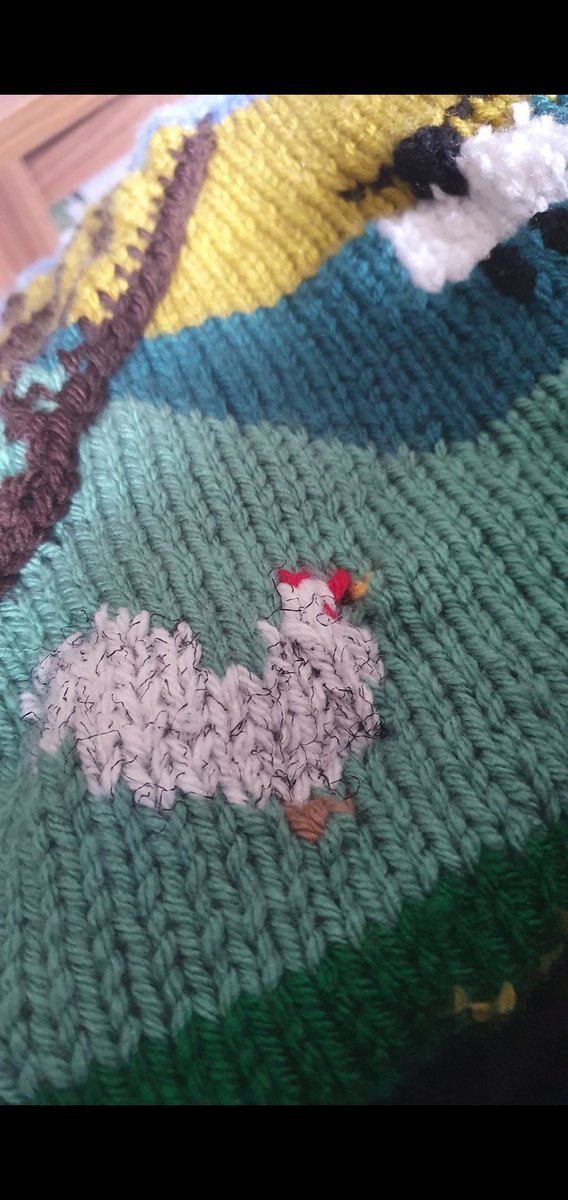 I hope everyone has a clucking good weekend..I have been busy knitting chickens for my Sheep &amp; Chickens cushion cover 🐏🐓 Squawk Squawk